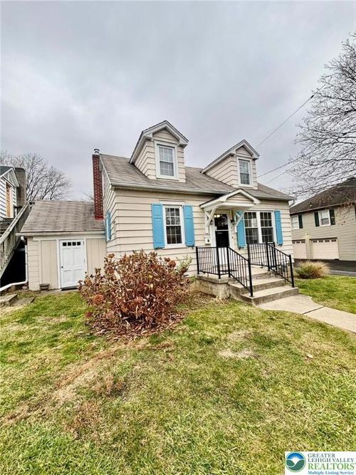 221 E Chestnut St, Nazareth, PA, 18064-1610 | Card Image