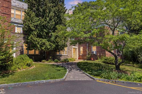 3c-104 Pinewood Rd, Hartsdale, NY, 10530-1633 | Card Image