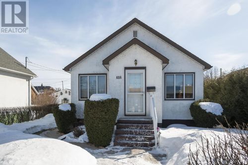 616 Southern Ave, Thunder Bay, ON, P7C2V2 | Card Image