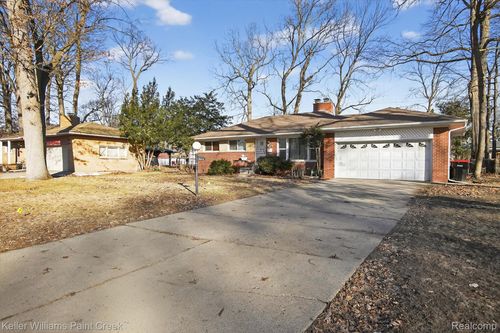 19342 Nadol Dr, Southfield, MI, 48075-5827 | Card Image