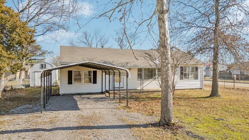 946 S Reavis Road, Claremore, OK, 74017 | Card Image