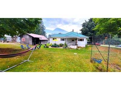 409 9 Th Ave, House other with 3 bedrooms, 2 bathrooms and 5 parking in New Denver BC | Image 1