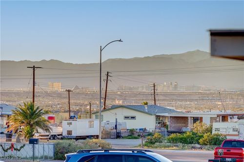 276 Aztec Ln, Henderson, NV, 89015-5506 | Card Image