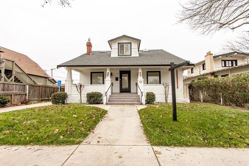 737 E Main Street, Turlock, CA, 95380 | Card Image