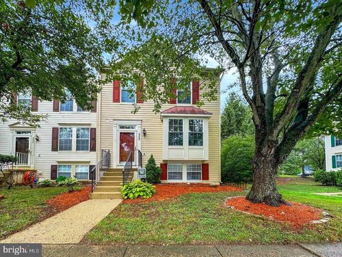 8268 Vermont Pl, MANASSAS, VA, 20111-2148 | Card Image