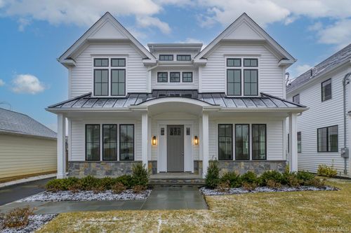 16 Travers St, Manhasset, NY, 11030-2224 | Card Image