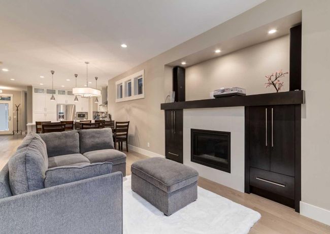 2832 42 Street Sw, Home with 4 bedrooms, 3 bathrooms and 2 parking in Calgary AB | Image 10