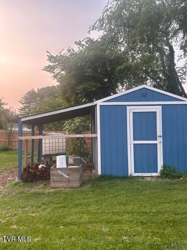 461 S Shady Ave, House other with 3 bedrooms, 3 bathrooms and null parking in Damascus VA | Image 24