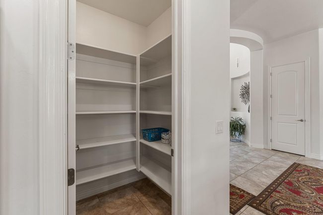 Walk-in Pantry | Image 15