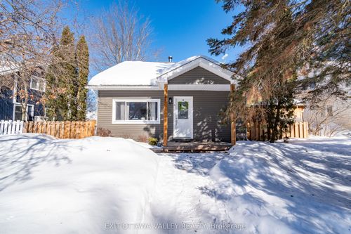 13 Spruce Cres, Deep River, ON, K0J1P0 | Card Image