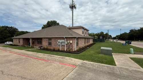 2335 N Elm St, Denton, TX, 76201-0833 | Card Image