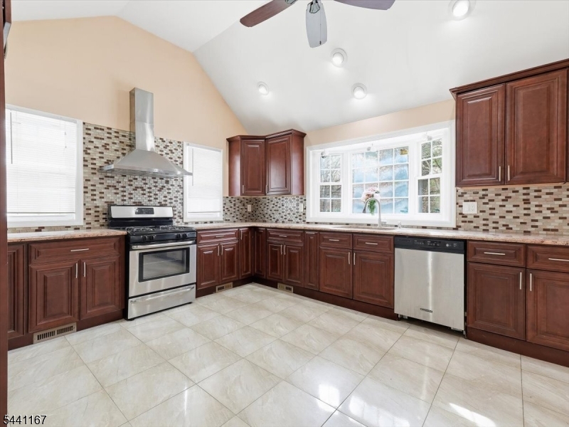 Residential in Livingston Twp. 2