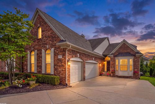 2747 Castlemartin Ct, Oakland Twp, MI, 48306-4906 | Card Image