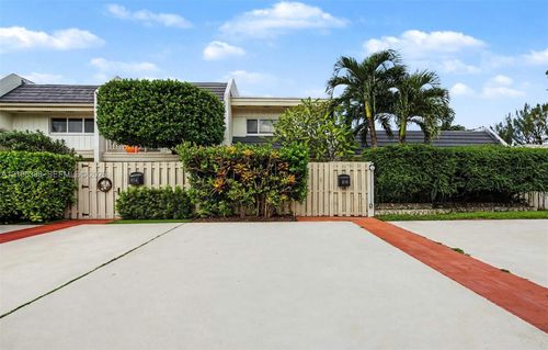 8110 Sw 82nd Ct, Miami, FL, 33143-6615 | Card Image