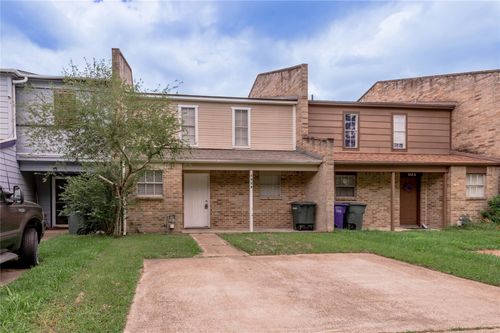 b-111B Normal Park Dr, Huntsville, TX, 77320-3047 | Card Image