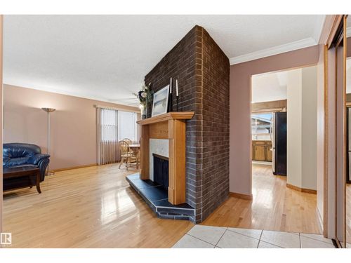 11014 163a Ave Nw, Edmonton, AB, T5X2A5 | Card Image