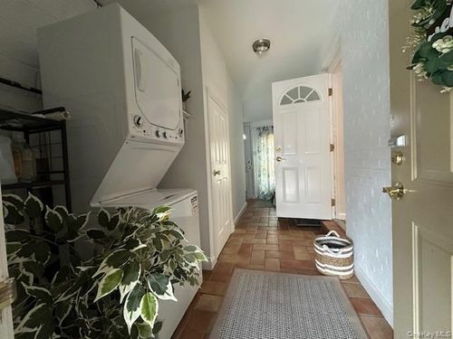 1 Harding Pl, Glen Head, NY, 11545-1435 | Card Image