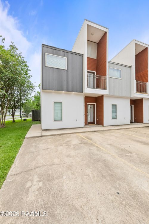 108-113 Bayou St, Lafayette, LA, 70503-2201 | Card Image