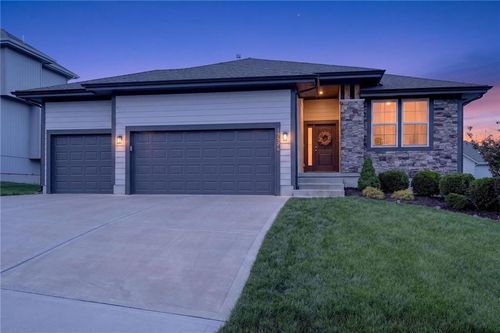 19526 W 116th St, Olathe, KS, 66061-6693 | Card Image