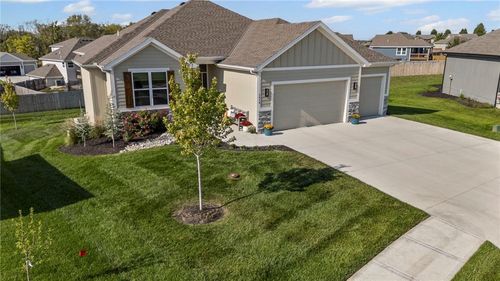 1810 Garden Ct, Basehor, KS, 66007 | Card Image
