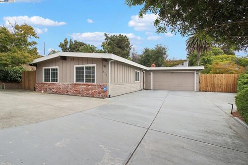 636 Pebble Dr, El Sobrante, CA, 94803-1816 | Card Image