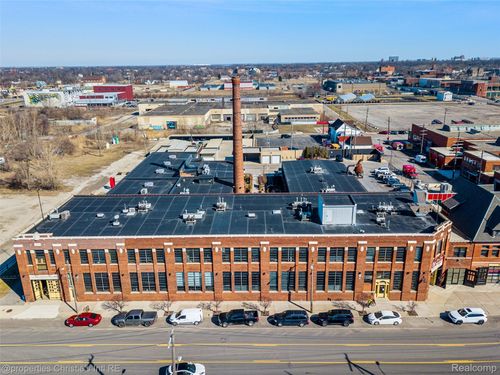 27-207-3434 Russell St, Detroit, MI, 48207-2062 | Card Image