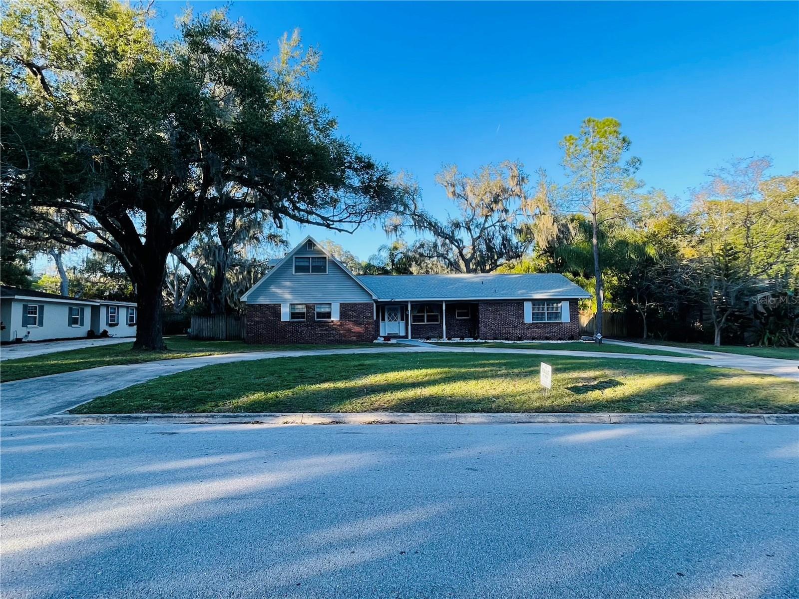 Halliewood Ave, Temple Terrace, FL 33617