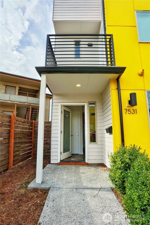 7531 43rd Ave S, Seattle, WA, 98118-3901 | Card Image