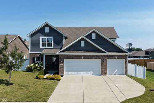 9122 Hemingway Dr, Indianapolis, IN, 46239-1677 | Card Image
