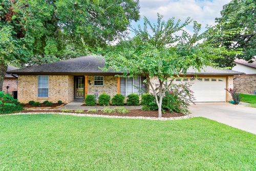 2105 Cambridge Dr, Hurst, TX, 76054-2907 | Card Image