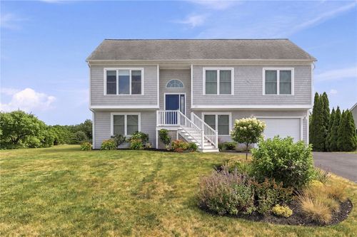 39 Hope Ln, Narragansett, RI, 02882-4915 | Card Image