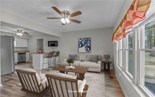 652 Kenneth Rd, Virginia Beach, VA, 23462-2154 | Card Image