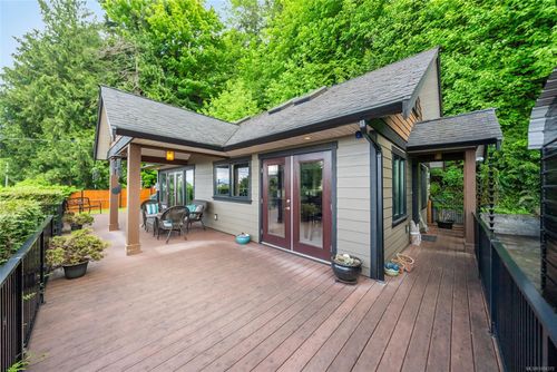3008 Island Hwy W, Qualicum Beach, BC, V9K2H2 | Card Image