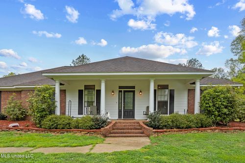 137 Falcon Ridge Dr, Raymond, MS, 39154-8865 | Card Image