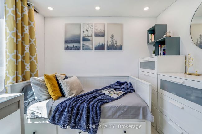 402 - 31 Tippett Rd, Condo with 4 bedrooms, 2 bathrooms and 1 parking in Toronto ON | Image 10