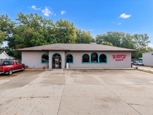 3111 Devils Glen Road, Bettendorf, IA, 52722 | Card Image