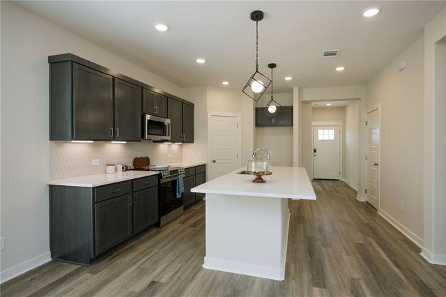 These photos showcase a previously finished Lea home. Please be aware that features, selections, and options may vary. For the most current information, contact your RNL Sales Executive to obtain the latest selections book and floorplan, which outlines the structural options available for this home. | Image 6
