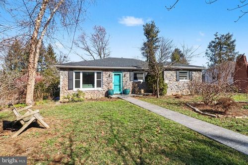 303 S Market St, MOUNT JOY, PA, 17552-3111 | Card Image