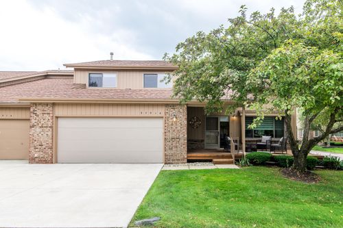 37516 N Laurel Park Dr, Livonia, MI, 48152-3922 | Card Image