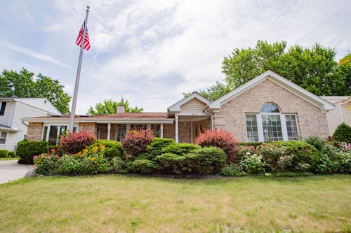 535 Weidner Rd, Buffalo Grove, IL, 60089-3232 | Card Image