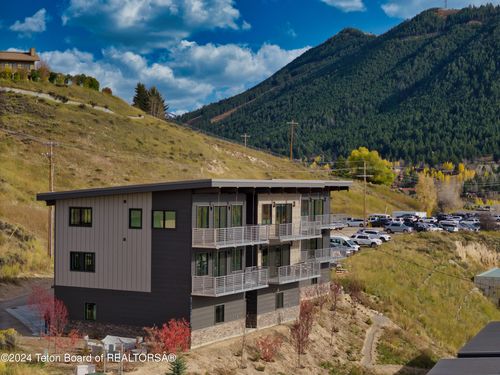 325 Batch Plant Rd, Jackson, WY, 83001-9624 | Card Image