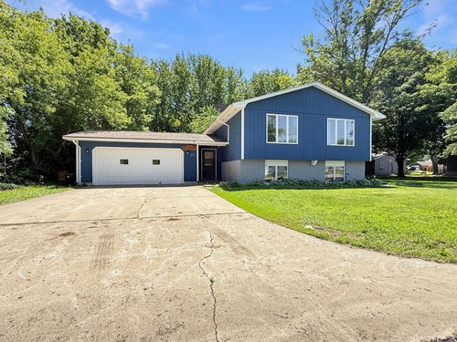 513 E Ciro St, Truman, MN, 56088-1316 | Card Image