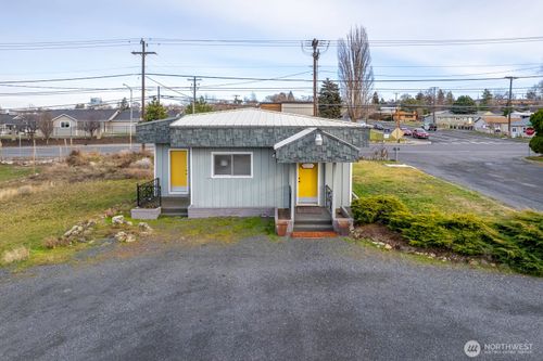 956 S Division St, Moses Lake, WA, 98837-2137 | Card Image