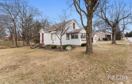 630 S Stewart Ave, Fremont, MI, 49412-1679 | Card Image