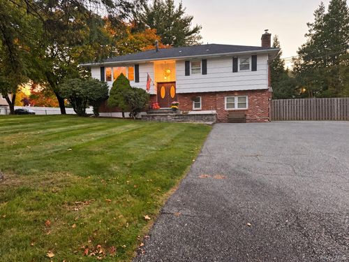 11 Rosman Rd, Thiells, NY, 10984-1628 | Card Image