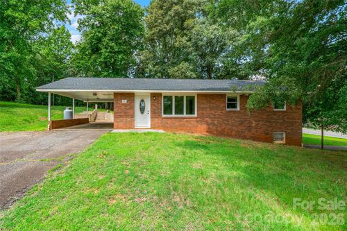 382 Wildwood Cir, Taylorsville, NC, 28681-6871 | Card Image