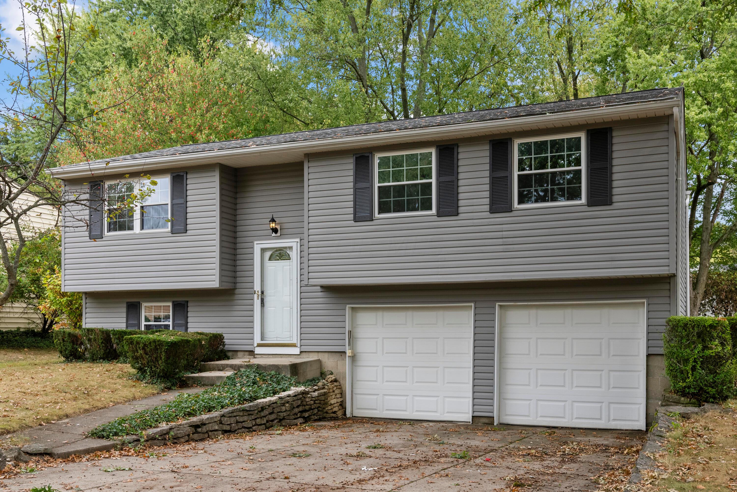 Carlyle Dr, Reynoldsburg, OH 43068