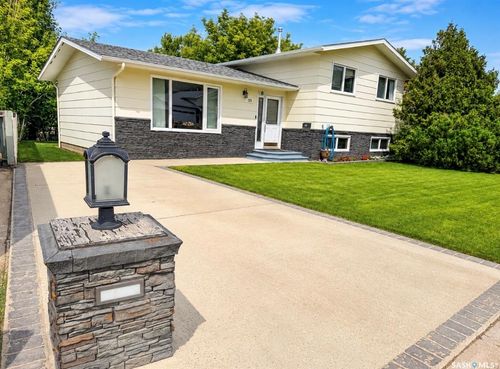 325 Aspen Drive, Swift Current, SK, S9H3Z8 | Card Image