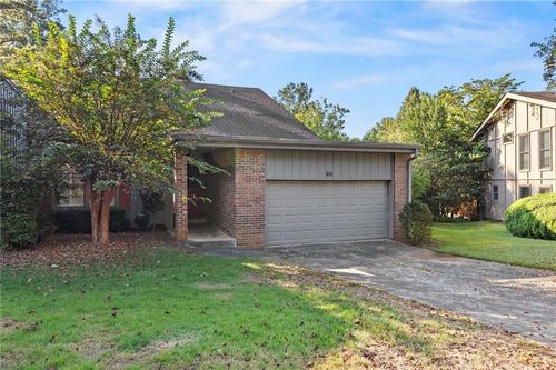215 Leeward Ln, Roswell, GA, 30076-3211 | Card Image