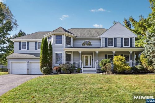 6 Lauren Ct, Wayne, NJ, 07470-3238 | Card Image